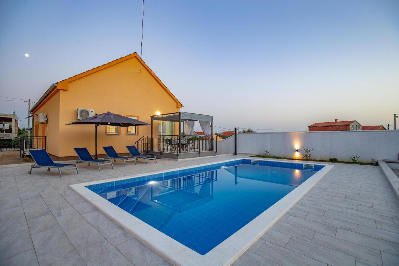 Villa Family And Friends Private Heated Pool With Jacuzzi 扎达尔 外观 照片