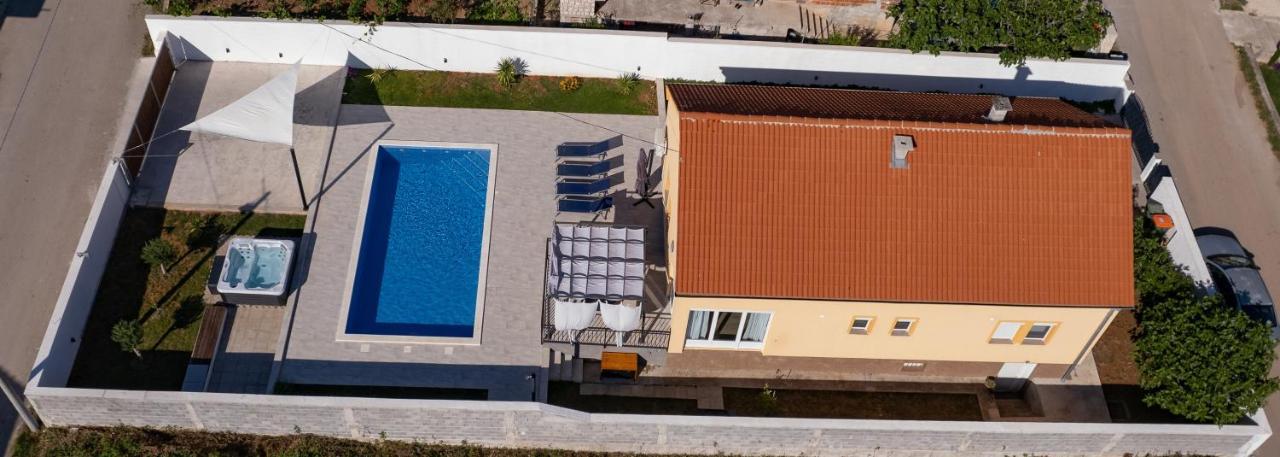 Villa Family And Friends Private Heated Pool With Jacuzzi 扎达尔 外观 照片