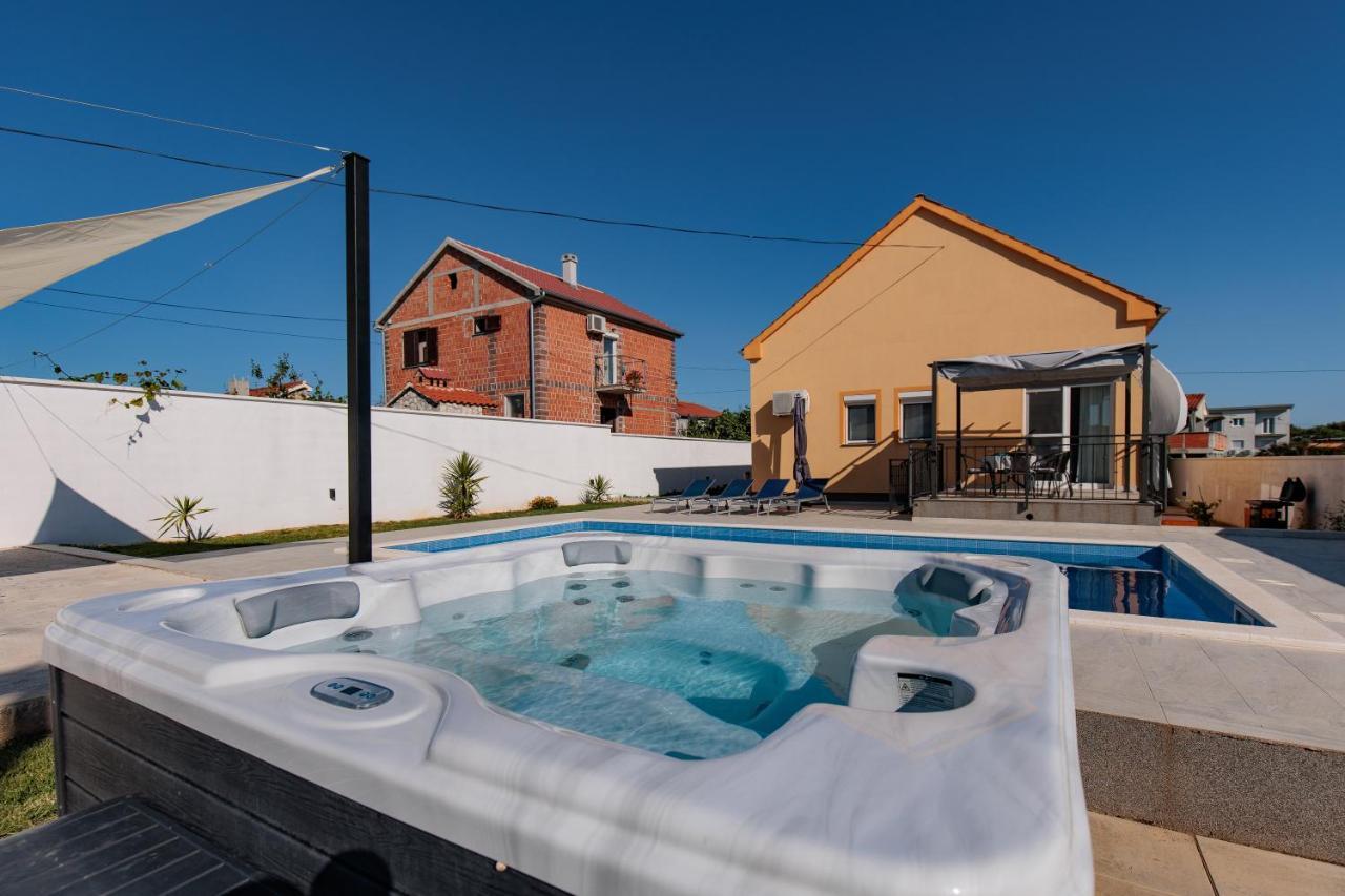 Villa Family And Friends Private Heated Pool With Jacuzzi 扎达尔 外观 照片