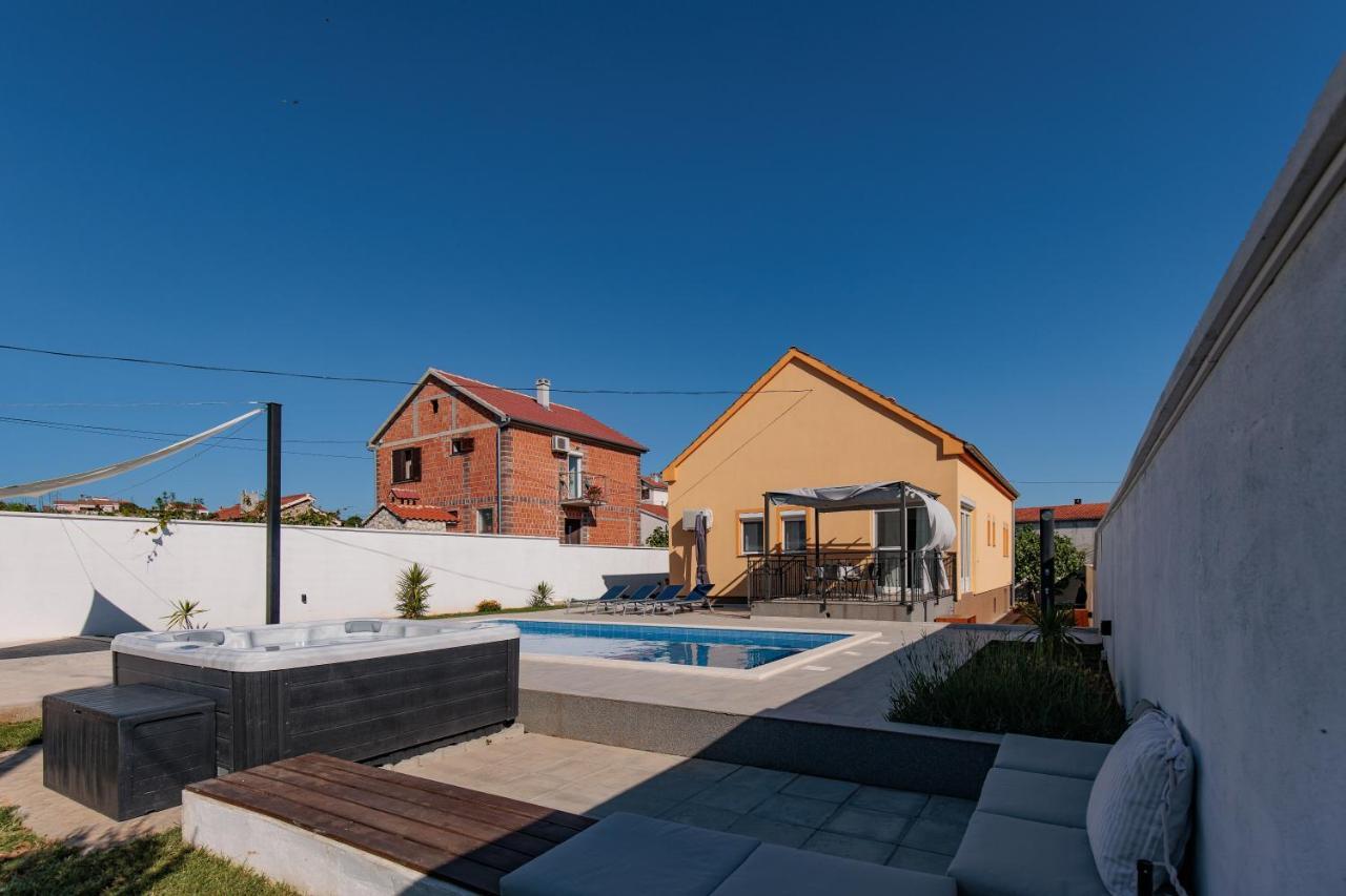 Villa Family And Friends Private Heated Pool With Jacuzzi 扎达尔 外观 照片