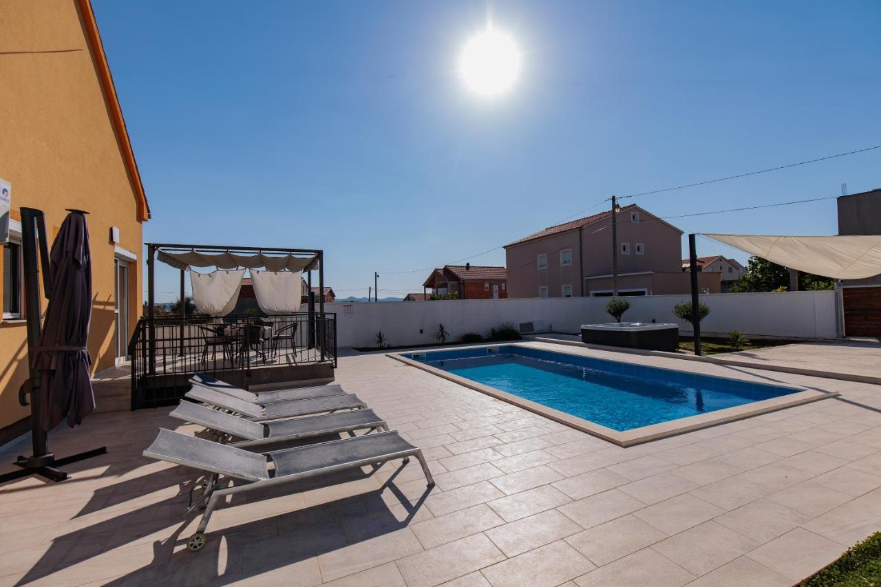 Villa Family And Friends Private Heated Pool With Jacuzzi 扎达尔 外观 照片